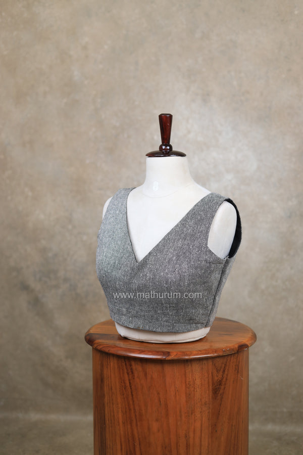 Arya- Black Blouse (Attachable Sleeves)