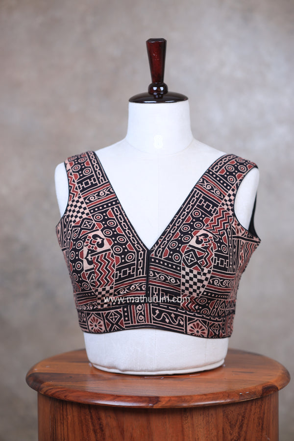 Jiya- Black Blouse (Attachable Sleeves)