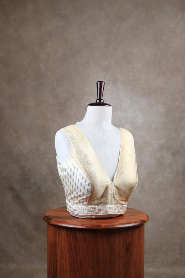 Kundhavai - White Blouse (Attachable Sleeves)