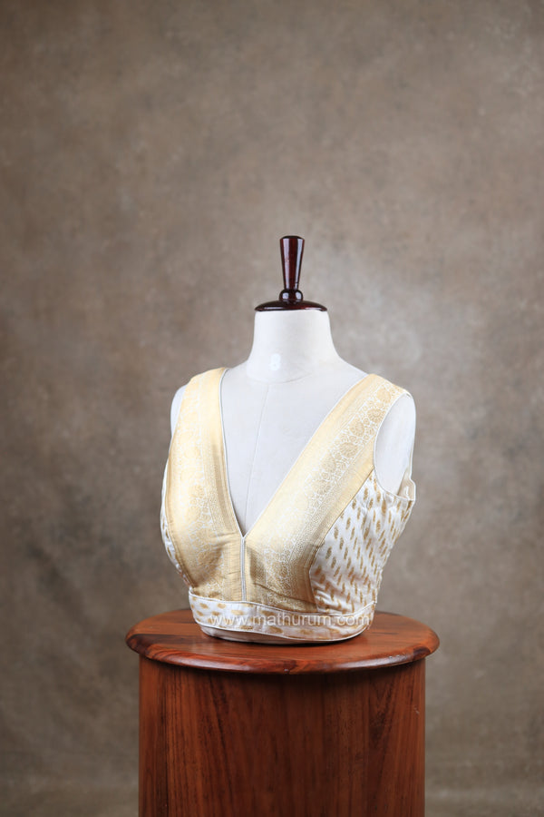 Kundhavai - White Blouse (Attachable Sleeves)