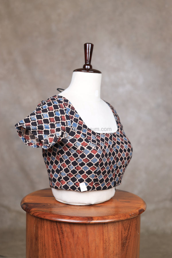 Inari - Black Blouse