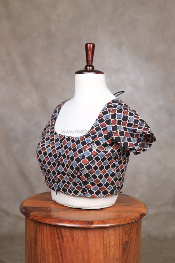 Inari - Black Blouse