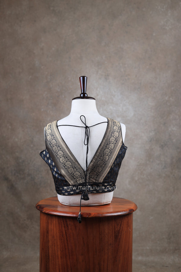 Kundhavai - Black Blouse (Attachable Sleeves)