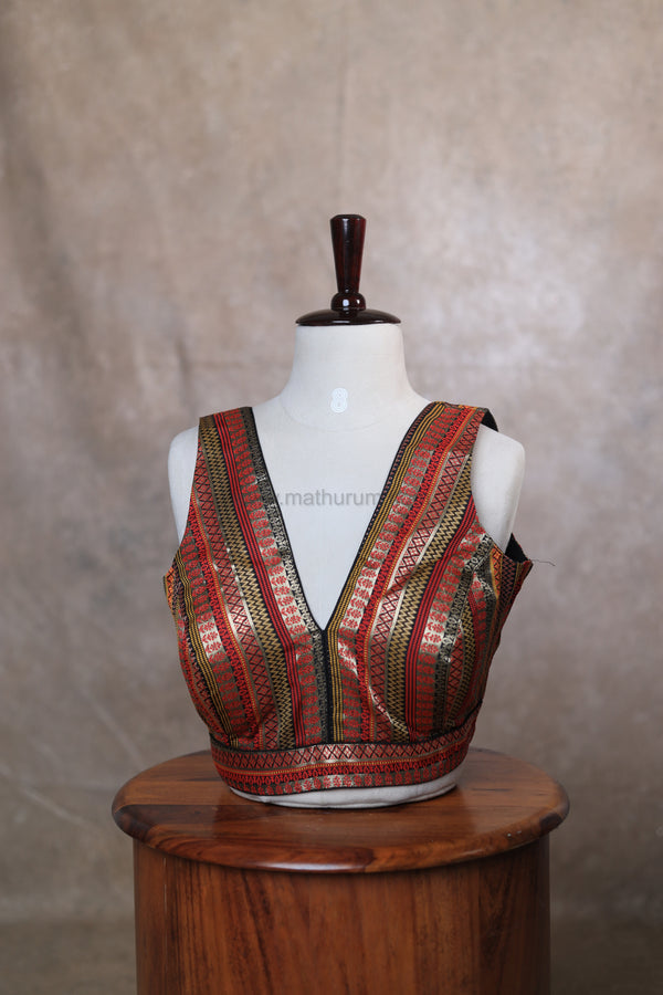 Tharigai- Black Blouse (Attachable Sleeves)