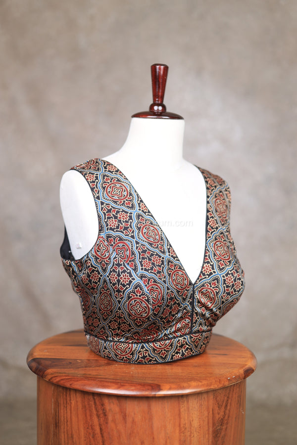 Ava- New Black Blouse (Attachable Sleeves)