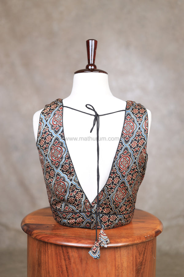 Ava- New Black Blouse (Attachable Sleeves)